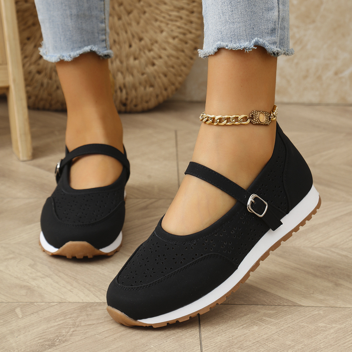 Women's Perforated Sneakers Su - Women Shoes Us To Eu のレビューと価格