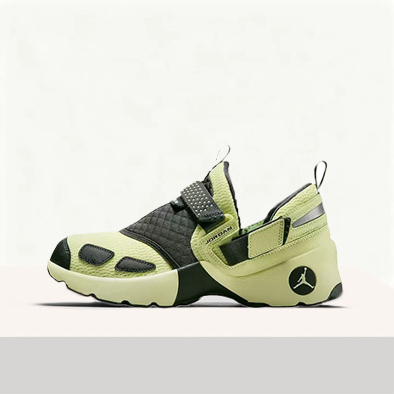 Nike Air Jordan Trunner LX Wom - Women'S Shoes Nike Jordan のレビューと価格