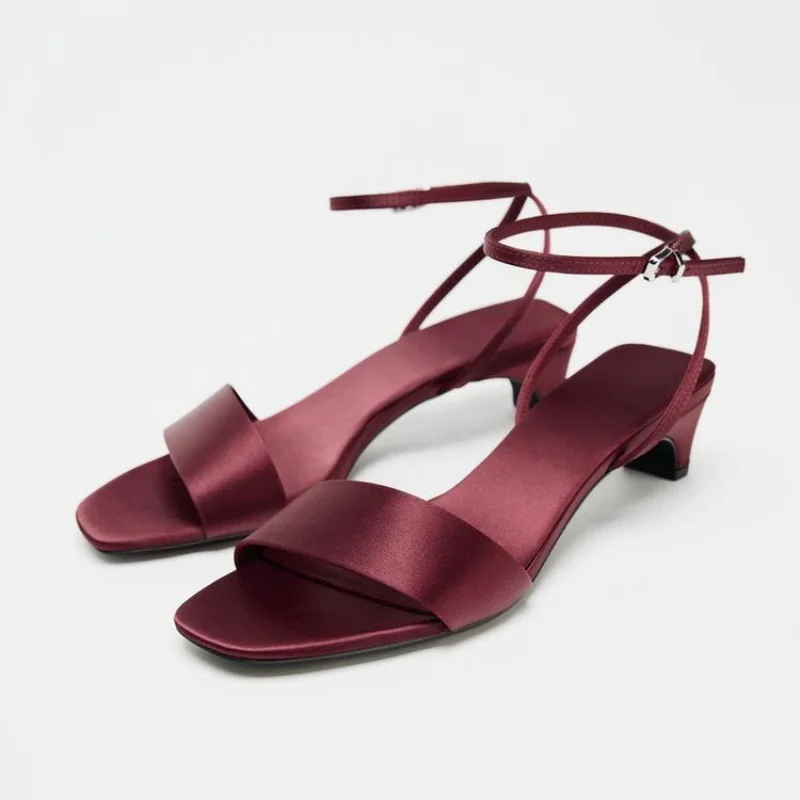 Elegant Square Toe Ankle Strap - Wide Fit Heels のレビューと価格