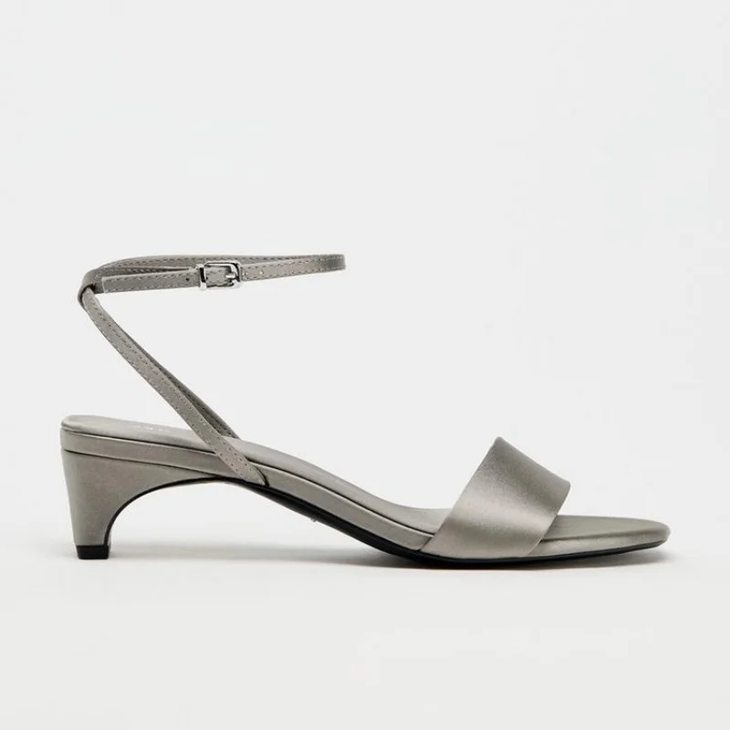 Elegant Square Toe Ankle Strap - Wide Fit Heels のレビューと価格
