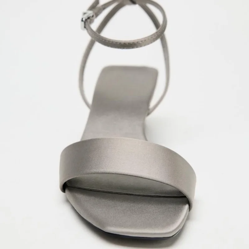 Elegant Square Toe Ankle Strap - Wide Fit Heels のレビューと価格